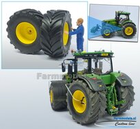 JD 7310R: 2x Vredestein Traxion 900/65 R45 Banden Ø 71.9 x 32.5 mm + KUNSTSTOF Velgen JOHN DEERE GEEL gespoten  1:32    Farmmodels Custom Line Series