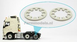 2x Creme/ Witte velgringen Ø 13.7mm t.b.v (Volvo FH16) achteras MarGe models truck kleur zoals MM1811-01, 1:32                      