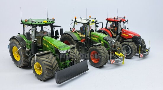 3x 2 stuks assorti stickers FENDT tbv Beschermkap voor Uitlaat chrome Pré-Cut Decals, Farmmodels.nl, 1:32