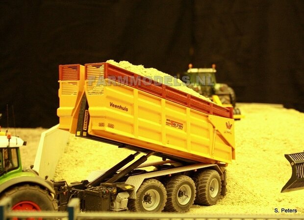 BOUWKIT: Jan Veenhuis Silagebak t.b.v. 3 asser haakarm Carrier 1:32 