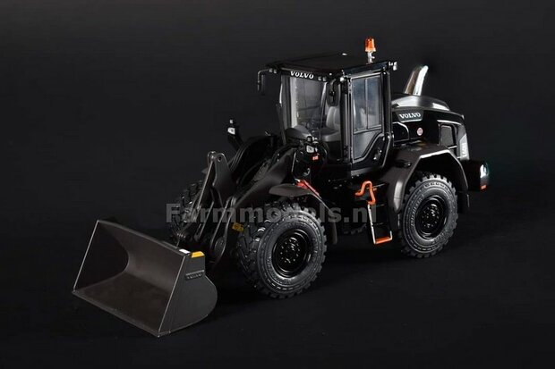 BLACK EDITION Volvo L60H Shovel 2024, Michelin banden, Limited 999st. 1:32 AT3200119   