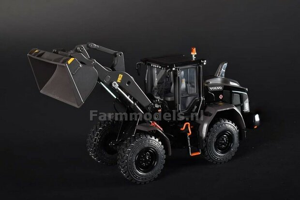 BLACK EDITION Volvo L60H Shovel 2024, Michelin banden, Limited 999st. 1:32 AT3200119   