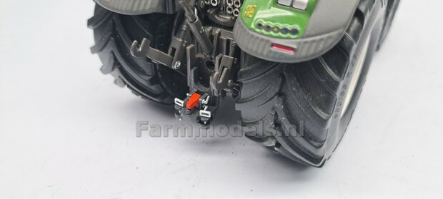 Ondertrekhaak DELUXE FENDT DONKER GRIJS + RODE PAL met werkende KIPPERKNOBBEL + 2x stuurstang aansluiting, geleverd met Deluxe pinnenset 1:32