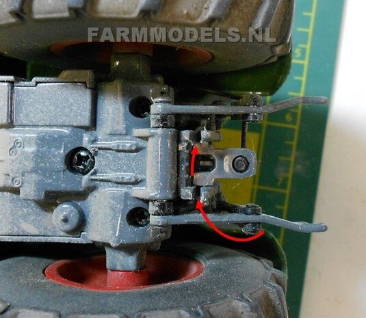 Dubbele Ondertrekhaak BASIC geleverd in MF 9S CHASSIS GRIJS  met 2x stuurstang aansluiting + 2x trekhaak hoogtes 1:32          