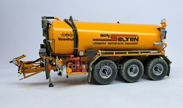 2x Vredestein Flotation Pro Banden &Oslash; 46.8 mm met RESIN Velgen BLANK geleverd  1:32   Farmmodels Premium Line Series  