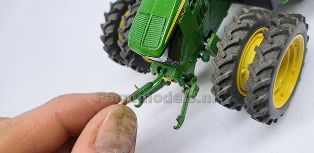 &quot;COVER&quot; Topstang lengte 18.3mm met 1x VANGHAAK aansluiting. Geleverd in (FENDT) DONKER GRIJS + 2x messing as t.b.v. details  1:32