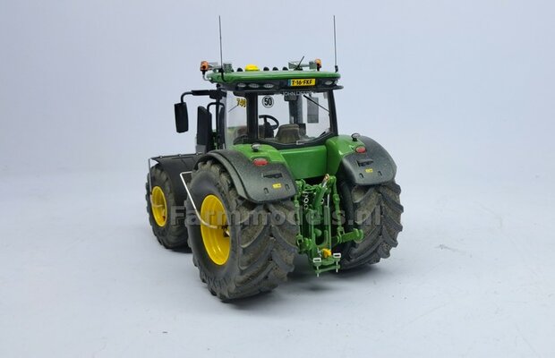 JD 7310R: 2x Michelin Mega X Bib Banden &Oslash; 53.5 x 32.3 mm + ALUMINIUM velgen JOHN DEERE GEEL gespoten   1:32    Farmmodels Custom Line Series