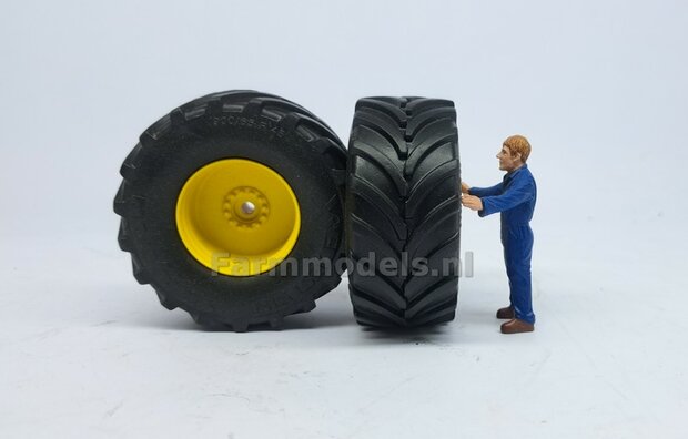 JD 7310R: 2x Vredestein Traxion 900/65 R45 Banden &Oslash; 71.9 x 32.5 mm + KUNSTSTOF Velgen JOHN DEERE GEEL gespoten  1:32    Farmmodels Custom Line Series