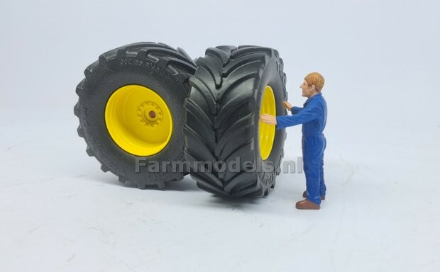 JD 7310R: 2x Vredestein Traxion 900/65 R45 Banden &Oslash; 71.9 x 32.5 mm + KUNSTSTOF Velgen JOHN DEERE GEEL gespoten  1:32    Farmmodels Custom Line Series