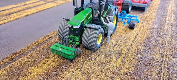 2x Afdekplaat (Achteras-) Velg &Oslash; 9 mm JOHN DEERE GEEL Gespoten Geschikt voor o.a. JD 7310R alu achteras velgen 1:32