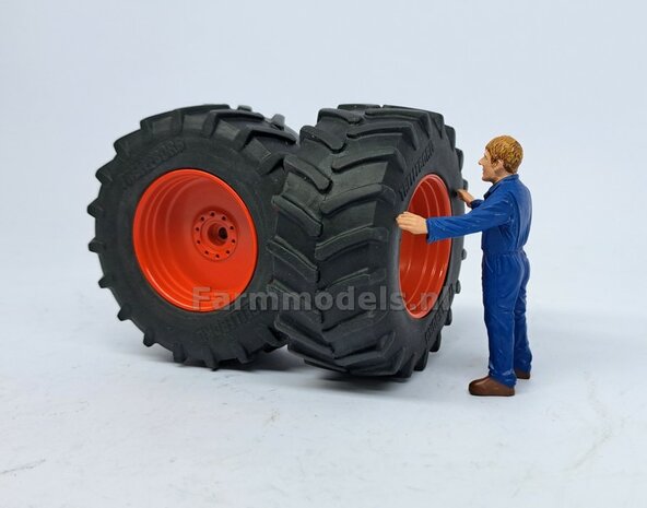 Fendt 828 GEN. 1: 2x Trelleborg Brede Banden &Oslash; 66.3 x 28.5 mm + ALUMINIUM velgen FENDT ROOD gespoten  1:32    Farmmodels Custom Line Series