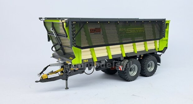 Naamborden KAWECO CLAAS GROEN Gespoten afm. ong. 72.5 x 22mm geleverd t.b.v. de KAWECO Radium 250P modellen UH 1:32 