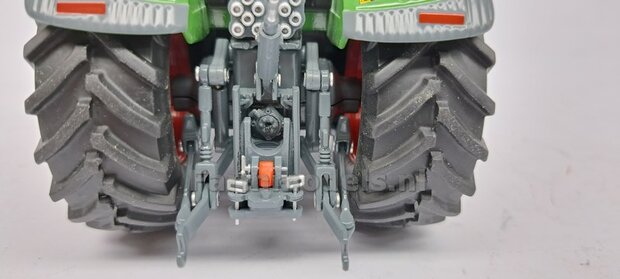 Hydrauliekblok 5x2 achterbrug Fendt 728 Wiking geschikt voor  plaatsing van 10x &quot;VROUW&quot; koppelingen, RESIN Blok gesoten in FENDT 724/ 728 CHASSIS GRIJS   1:32    