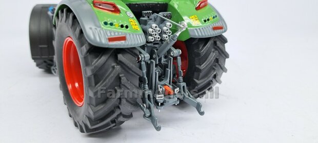 Hydrauliekblok 5x2 achterbrug Fendt 728 Wiking geschikt voor  plaatsing van 10x &quot;VROUW&quot; koppelingen, RESIN Blok gesoten in FENDT 724/ 728 CHASSIS GRIJS   1:32    