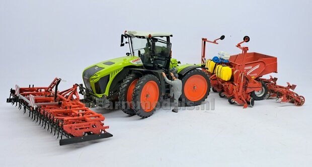 Claas Xerion 8x Dubbellucht Cultuurbanden set &Oslash; 63.5 x 9.5mm + CLAAS ORANJE VELGEN + MOLCON koppelringen en toebehoren  1:32