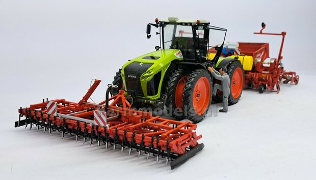 Claas Xerion 8x Dubbellucht Cultuurbanden set &Oslash; 63.5 x 9.5mm + CLAAS ORANJE VELGEN + MOLCON koppelringen en toebehoren  1:32