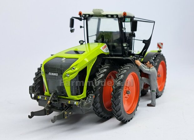 Claas Xerion 8x Dubbellucht Cultuurbanden set &Oslash; 63.5 x 9.5mm + CLAAS ORANJE VELGEN + MOLCON koppelringen en toebehoren  1:32