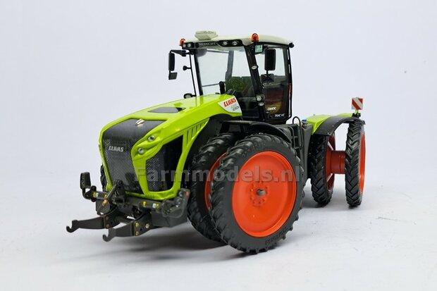 Claas Xerion 8x Dubbellucht Cultuurbanden set &Oslash; 63.5 x 9.5mm + CLAAS ORANJE VELGEN + MOLCON koppelringen en toebehoren  1:32