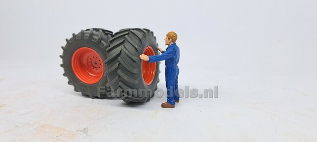 Fendt 824/ 926 Gen I: 2x Brede Banden &Oslash; 62.5 x 27.7 mm + ALUMINIUM velgen FENDT ROOD Gespoten Geleverd 1:32 Farmmodels Custom Line Series