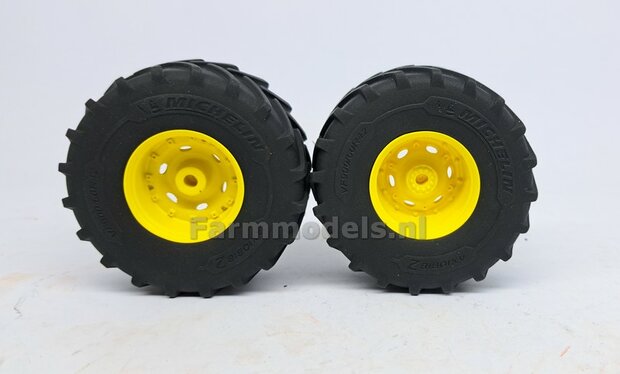 JD 8R 410: 2x Michelin Axiobib2  &Oslash;  70.3 x 30.4 mm Banden + RESIN Velgen JOHN DEERE GEEL gespoten  1:32 Farmmodels Premium Line Series 