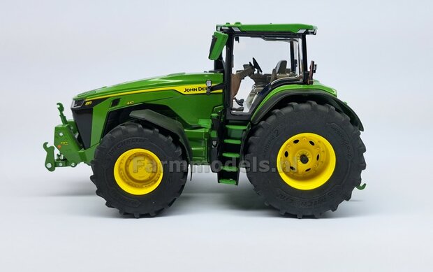 JD 8R 410: 2x Michelin Axiobib2  &Oslash;  70.3 x 30.4 mm Banden + RESIN Velgen JOHN DEERE GEEL GESPOTEN geleverd 1:32    Farmmodels Premium Line Series  