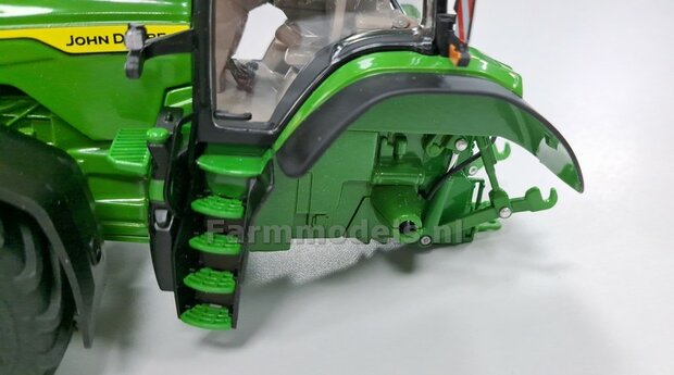 JD 8R 410: 2x Michelin Axiobib2  &Oslash;  70.3 x 30.4 mm Banden + RESIN Velgen JOHN DEERE GEEL GESPOTEN geleverd 1:32    Farmmodels Premium Line Series  