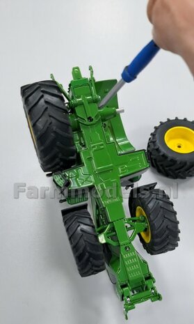 JD 8R 410: 2x Michelin Axiobib2  &Oslash;  70.3 x 30.4 mm Banden + RESIN Velgen JOHN DEERE GEEL GESPOTEN geleverd 1:32    Farmmodels Premium Line Series  