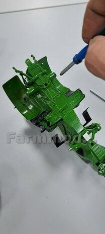 JD 8R 410: 2x Michelin Axiobib2  &Oslash;  70.3 x 30.4 mm Banden + RESIN Velgen JOHN DEERE GEEL gespoten  1:32 Farmmodels Premium Line Series 