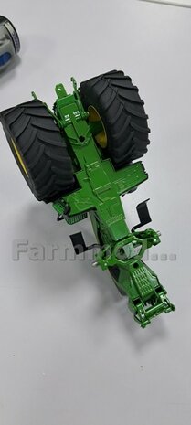 JD 8R 410: 2x Michelin Axiobib2  &Oslash;  70.3 x 30.4 mm Banden + RESIN Velgen JOHN DEERE GEEL gespoten  1:32 Farmmodels Premium Line Series 