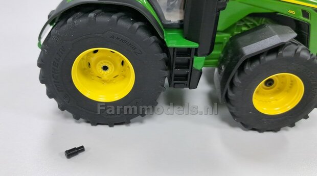 JD 8R 410: 2x Michelin Axiobib2  &Oslash;  70.3 x 30.4 mm Banden + RESIN Velgen JOHN DEERE GEEL GESPOTEN geleverd 1:32    Farmmodels Premium Line Series  