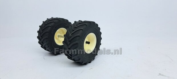 JD 8R 410: 2x Michelin Axiobib2  &Oslash;  70.3 x 30.4 mm Banden + RESIN Velgen BLANK geleverd 1:32    Farmmodels Premium Line Series  