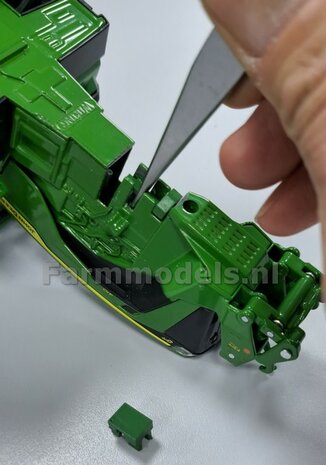 John Deere 8R 410 VOORAS VERHOOG SET, RESIN,  John Deere GROEN Gespoten geleverd 1:32    Farmmodels Premium Line Series