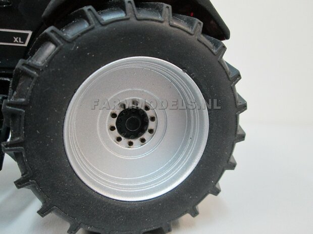 CASE IH WIKING: 2x Brede Banden &Oslash; 47.5 x 20.5 mm + ALU. velgen ALUMINIUM METALIC gespoten geleverd 1:32 Farmmodels Custom Line Series  