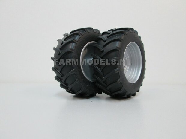 CASE IH 1455 WIKING: 2x Brede Banden &Oslash; 61 x 25 mm + ALU. velgen ALUMINIUM METALIC Gespoten geleverd 1:32 Farmmodels Custom Line Series 