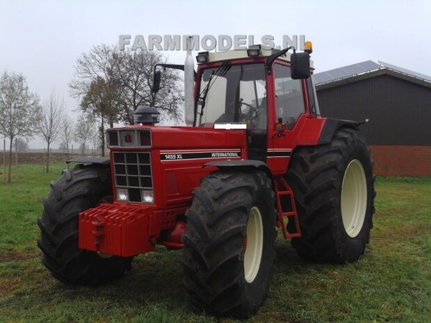 CASE IH 1455 &amp; IH WIKING: 2x Brede Banden &Oslash; 61 x 25 mm + ALU. velgen IH CREME Gespoten geleverd 1:32 Farmmodels Custom Line Series     