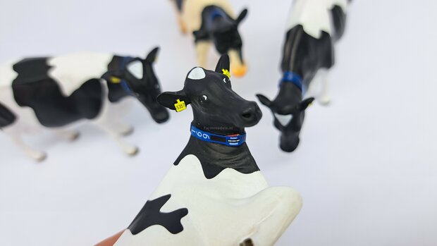 Oornummers, Pr&eacute;-Cut Decals op fel gele folie (serie 1) 1:32 Farmmodels.nl