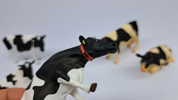 Oornummers, Pr&eacute;-Cut Decals op fel gele folie (serie 1) 1:32 Farmmodels.nl