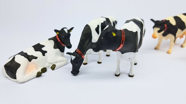 Oornummers, Pr&eacute;-Cut Decals op fel gele folie (serie 1) 1:32 Farmmodels.nl