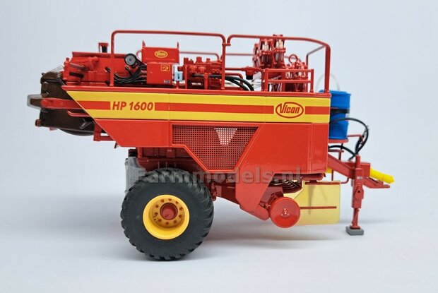 2x Naafdop &Oslash; 8mm  Resin, KRAMPE ROOD  (Vicon HP1600 Margemodels ROOD) gespoten geleverd  1:32  Farmmodels 