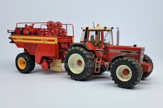 Vicon HP 1600: 2x Vredestein Banden &Oslash; 44.3 mm met RESIN Velgen + POLYSTYREEN PROFIEL 4x4x54mm BLANK geleverd  1:32   Farmmodels Custom Line Series  