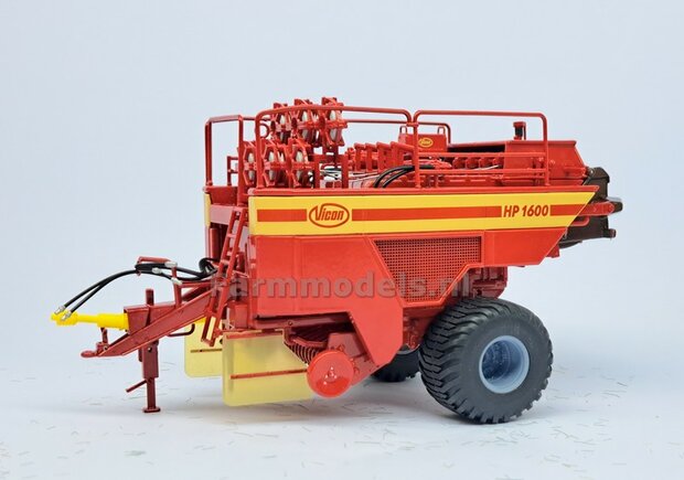 Vicon HP 1600: 2x Trelleborg Banden &quot;WIDE&quot; &Oslash; 42.2 mm met RESIN Velgen + POLYSTYREEN PROFIEL 4x4x54mm BLANK geleverd  1:32   Farmmodels Custom Line Series  