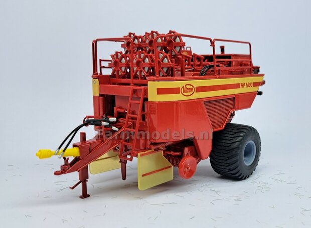 Vicon HP 1600: 2x Trelleborg Banden &quot;WIDE&quot; &Oslash; 42.2 mm met RESIN Velgen + POLYSTYREEN PROFIEL 4x4x54mm BLANK geleverd  1:32   Farmmodels Custom Line Series  