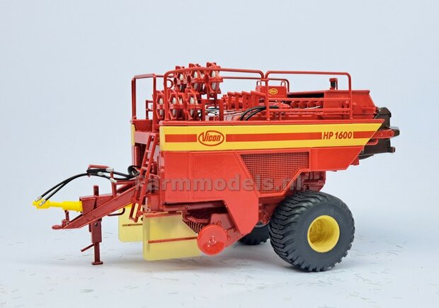 Vicon HP 1600: 2x Trelleborg Banden &quot;WIDE&quot; &Oslash; 42.2 mm met RESIN Velgen + POLYSTYREEN PROFIEL 4x4x54mm BLANK geleverd  1:32   Farmmodels Custom Line Series  