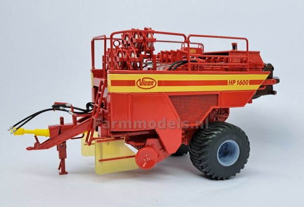 Vicon HP 1600: 2x Trelleborg Banden &quot;WIDE&quot; &Oslash; 42.2 mm met RESIN Velgen + POLYSTYREEN PROFIEL 4x4x54mm BLANK geleverd  1:32   Farmmodels Custom Line Series  