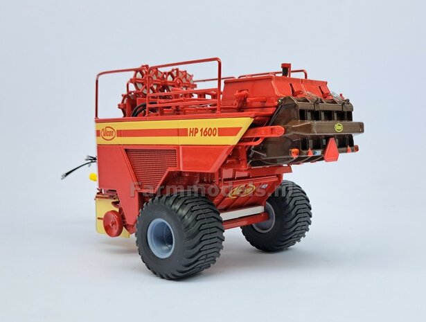 Vicon HP 1600: 2x Trelleborg Banden &quot;WIDE&quot; &Oslash; 42.2 mm met RESIN Velgen + POLYSTYREEN PROFIEL 4x4x54mm BLANK geleverd  1:32   Farmmodels Custom Line Series  