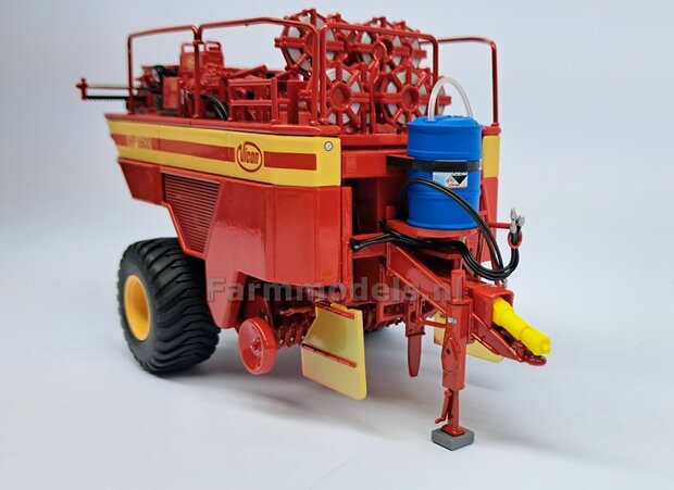 Vicon HP 1600: 2x Trelleborg Banden &quot;NORMAL&quot; &Oslash; 42.2 mm met RESIN Velgen + POLYSTYREEN PROFIEL 4x4x54mm BLANK geleverd  1:32   Farmmodels Custom Line Series  