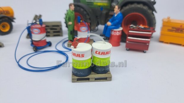 2x ROOD OLIE/ BRANDSTOF PISTOOL + ZWARTE LEIDING &Oslash;1mm  Resin, DIEP ROOD (Krampe rood) Gespoten geleverd 1:32