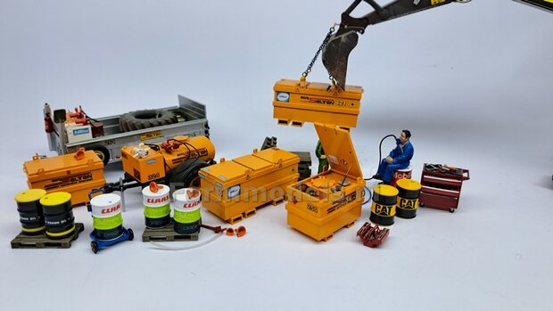 DIESELTANK ENKEL GEEL   Resin FARMMODELS INDUSTRIE GEEL Gespoten geleverd  1:32     