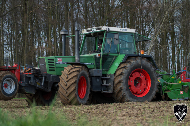 Cycloon filter/ Lucht (voor) filter, lange uitvoering, o.a. geschikt voor de FENDT 615 zwart kunststof met bedrukte kap 1:32                          