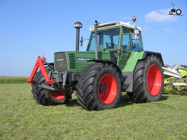 Cycloon filter/ Lucht (voor) filter, lange uitvoering, o.a. geschikt voor de FENDT 615 zwart kunststof met bedrukte kap 1:32                          